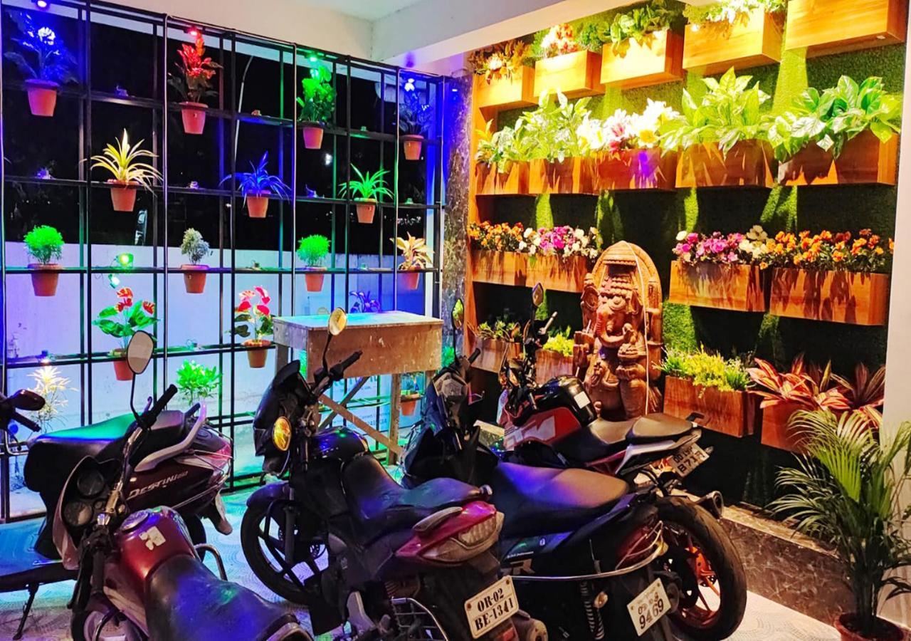 The Greenstar Inn Premium Μπουμπάνεσβαρ Εξωτερικό φωτογραφία